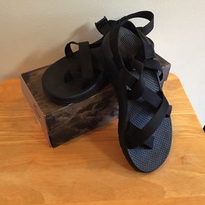 EUC Womens Z2 Classic Chacos Black Sandals Size 9